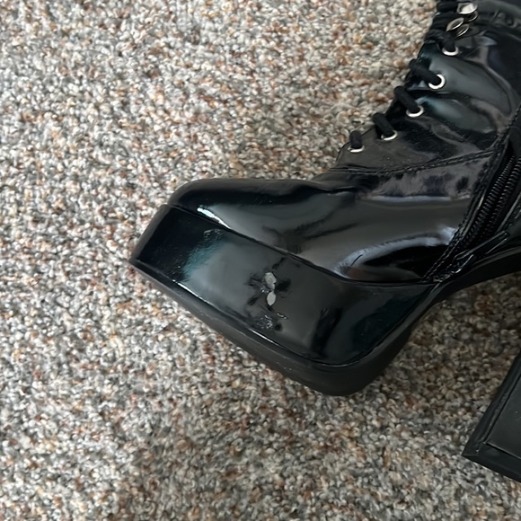 Black costume boots - Picture 3 of 4